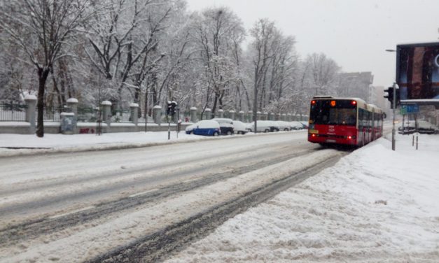 <span class="entry-title-primary">Szerbiában behavazott – Vörös riasztás van érvényben</span> <span class="entry-subtitle">Az utcákat nem takarítják, a járdákon alig lehet közlekedni és újabb negyven centi hó érkezik</span>