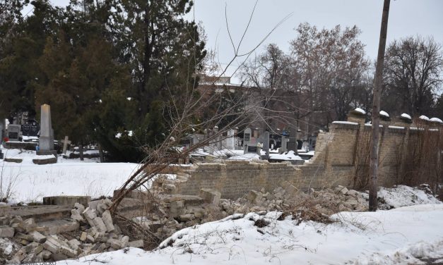 Zenta: Ledőlt a temető fala (KÉPEK)