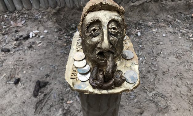 Titokban avatták fel Bayer Zsolt budapesti szobrát