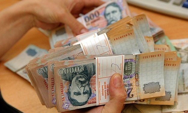 A nemzeti tanácsnak öt és fél millió, a TSC-nek több mint négymillió euró