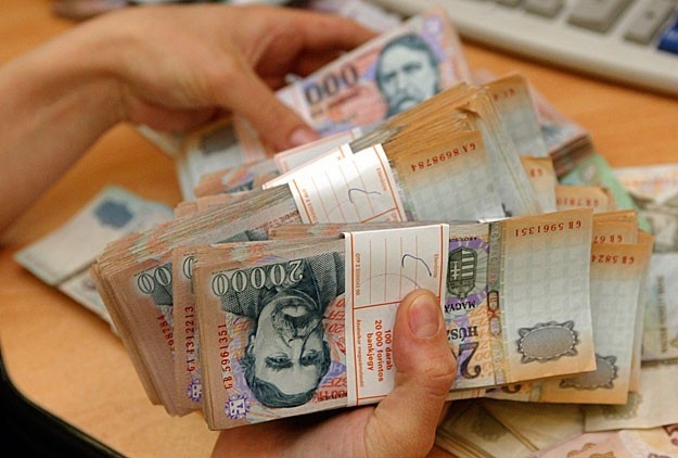 A nemzeti tanácsnak öt és fél millió, a TSC-nek több mint négymillió euró