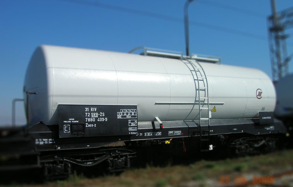 Dragačevo: Salétromsavat szállító tartálykocsi siklott ki