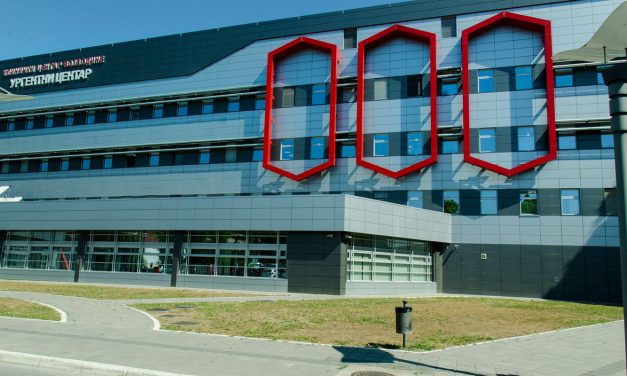 Késsel támadt az Újvidéki Klinikai Központ dolgozójára