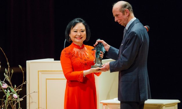 Szenvedőből elismert jótevő