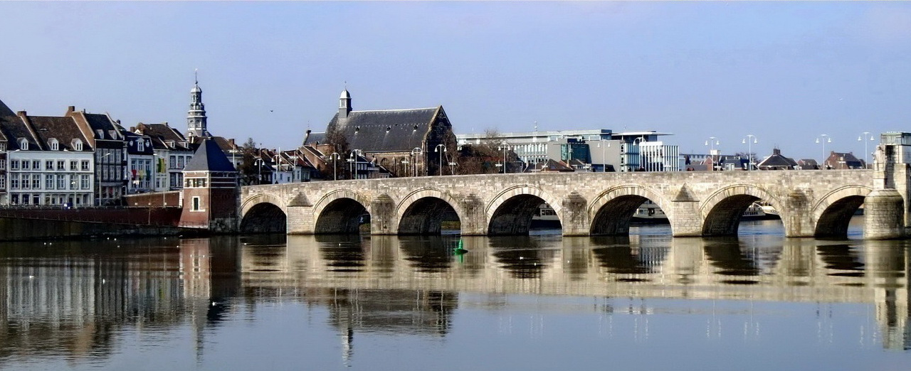 <span class="entry-title-primary">Maastricht</span> <span class="entry-subtitle">Ezen a napon írták alá a Szerződést az európi unióról </span>