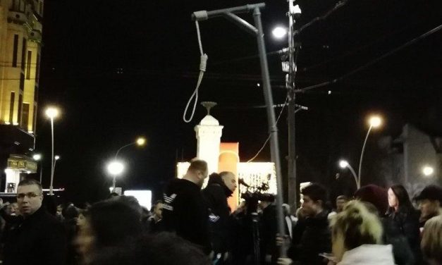 Öt nap után kiengedték a vizsgálati fogságból az akasztófát cipelő kiskorút