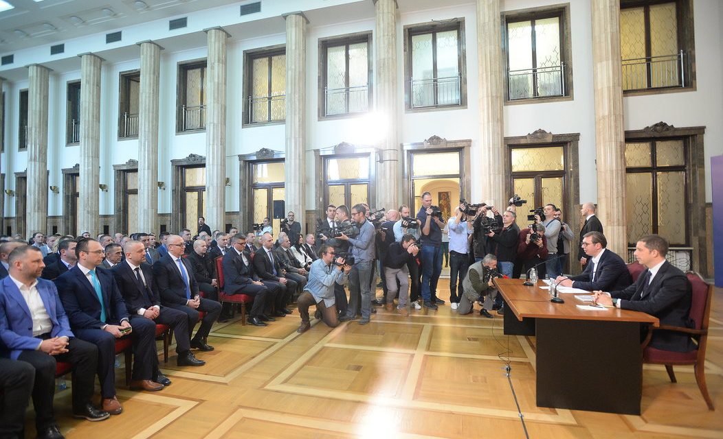 A koszovói szerbek kilépnének a koszovói intézményekből