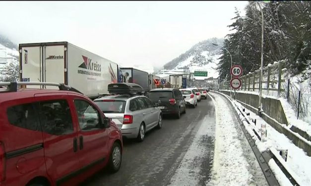 Járhatatlan egy ausztriai határátkelő