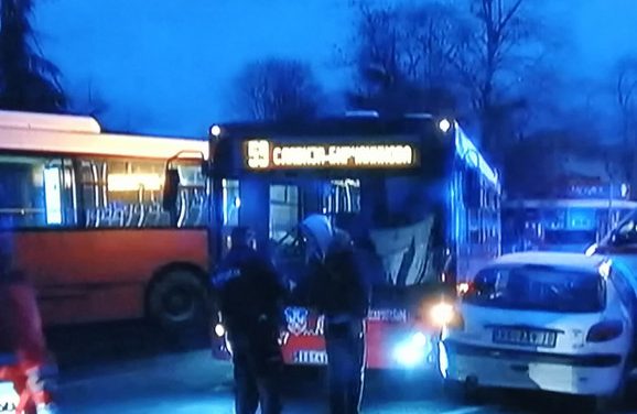 Baleset Belgrádban: Autóbusz tépte le a televíziós műsorvezető kezét