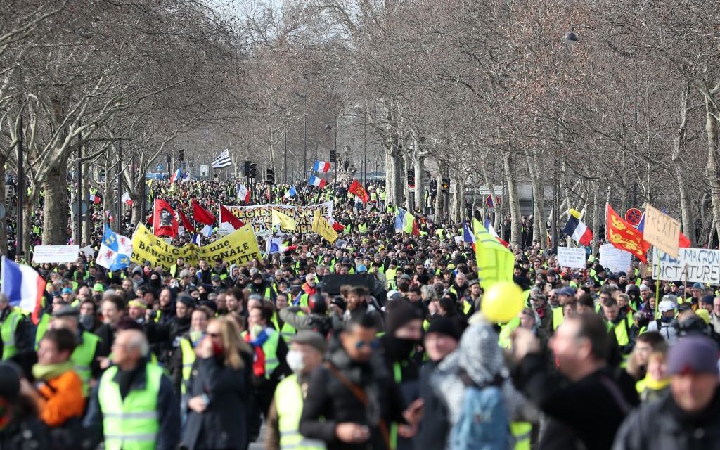 Ismét tüntettek a sárgamellényesek, egy ember súlyosan megsérült