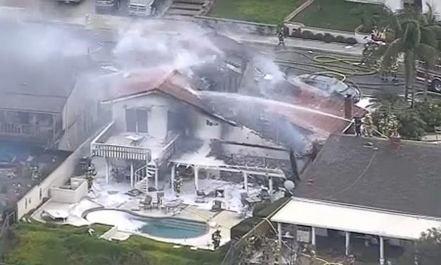 Lakóházra zuhant egy repülőgép Kaliforniában, öten meghaltak