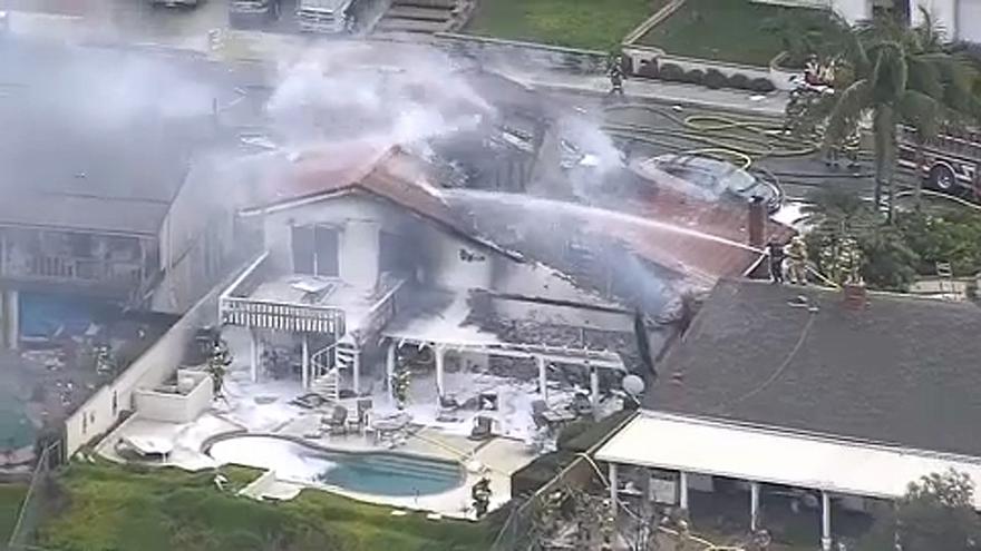 Lakóházra zuhant egy repülőgép Kaliforniában, öten meghaltak