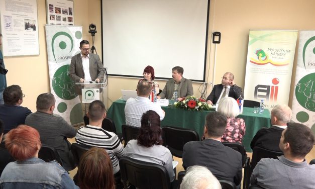 <span class="entry-title-primary">Pásztor István: A gazdák tudásgyarapítását is segíteni kell</span> <span class="entry-subtitle">Online gazdaképzési tanfolyamot indít a Prosperitati Alapítvány</span>