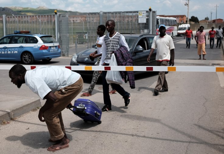 Megkezdődik a legnagyobb olasz menedékkérő-tábor bezárása