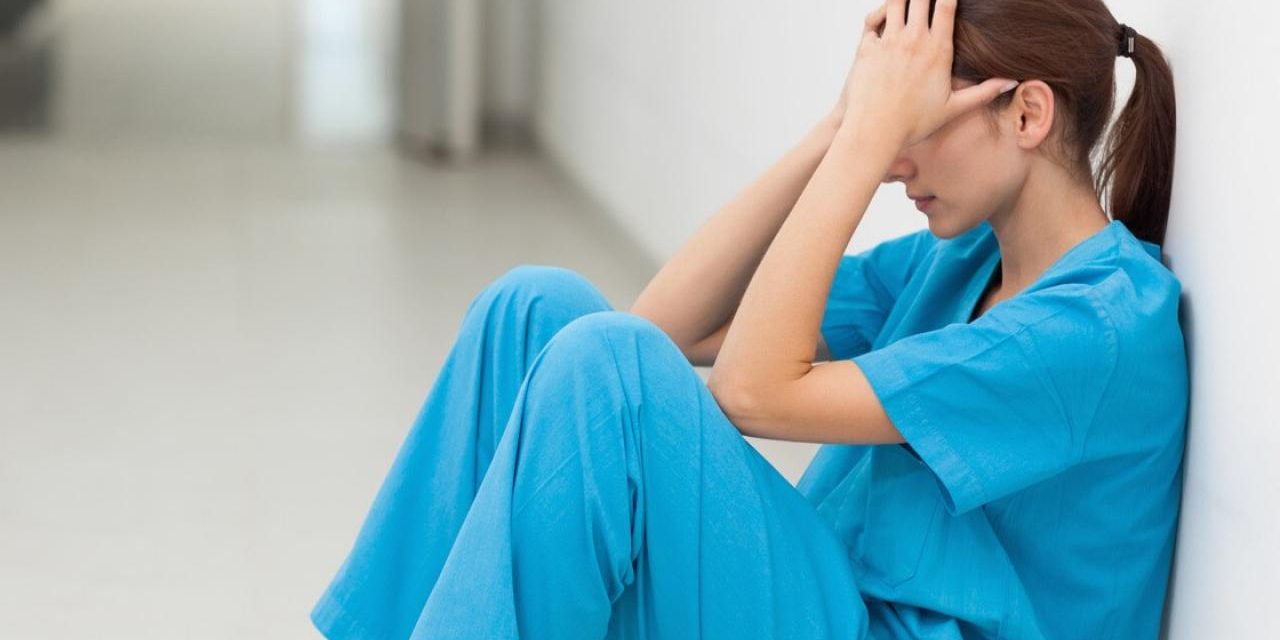 <span class="entry-title-primary">Szakszervezet: Az egészségügyi nővérek fizetése harmadával alacsonyabb, mint 2009-ben</span> <span class="entry-subtitle">A fizetés tragikus, a munkakörülmények elviselhetetlenek</span>