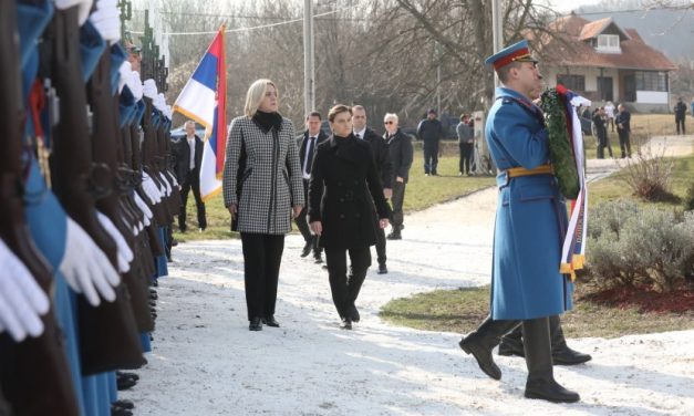 A szélsőségesek kifütyülték a kormányfőt (VIDEÓ)