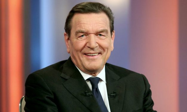 Schröder Szerbiában: Reális, hogy Szerbia 2025-re az EU teljes jogú tagja legyen