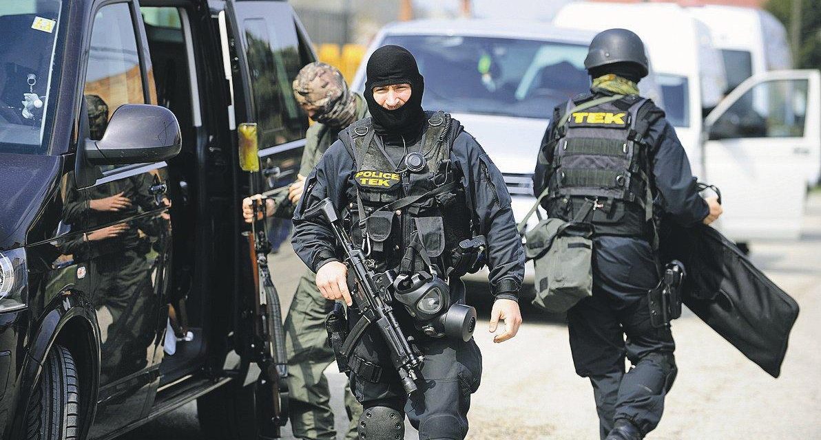 Kommandósok vitték el a bérgyilkos Dér Csaba szeretőjét Budapesten