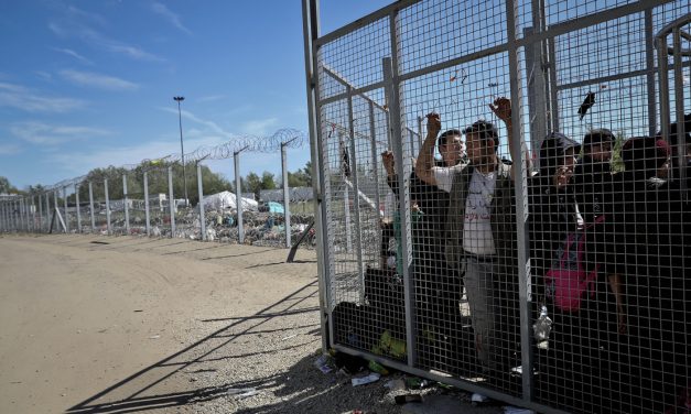 <span class="entry-title-primary">Magyarország korlátozza a szabadsághoz való jogot</span> <span class="entry-subtitle">A Magyar Helsinki Bizottság aggodalmát fejezte ki a migrációval kapcsolatban több jogszabály miatt </span>