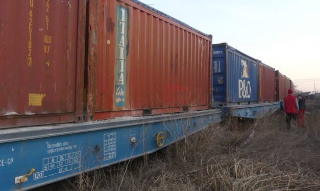 Felmászott a vagonra, áramütést szenvedett