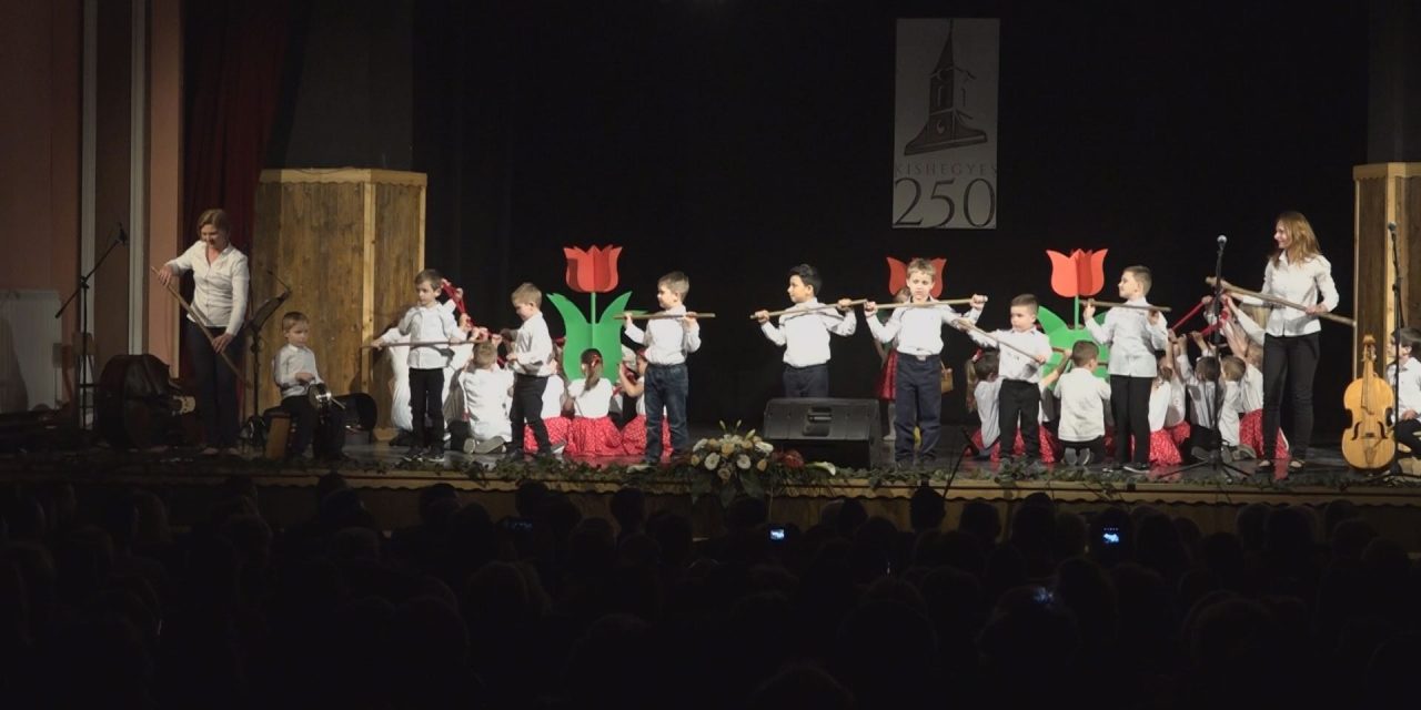 <span class="entry-title-primary">A falu újratelepítésének kétszázötvenedik évfordulóját ünnepli Kishegyes</span> <span class="entry-subtitle">Leleplezték az I. világháborúban elesett kishegyesi áldozatok emléktábláját és az ünnepi műsor keretében átadták a falu elismeréseit</span>