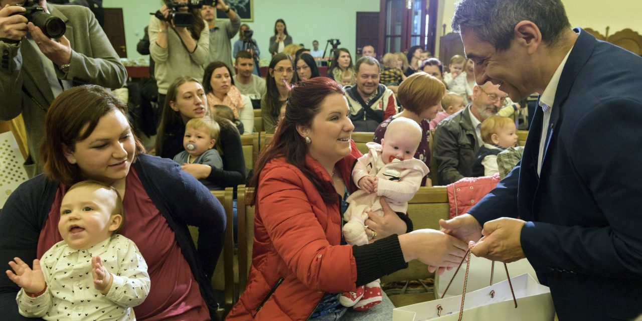Pásztor: Vajdaságban, a szülőföldön van magyar jövő
