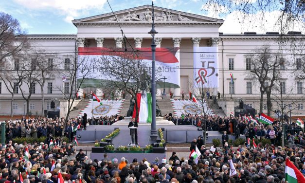 <span class="entry-title-primary">Március 15. Budapesten</span> <span class="entry-subtitle">Állami ünnepségekkel kezdődött, rendezvények egész sorával folytatódik</span>