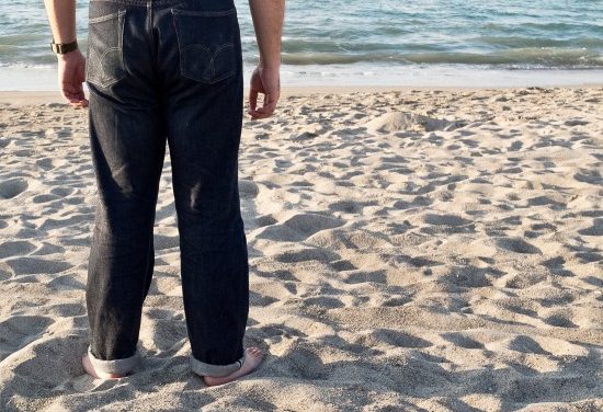 Felfújt farmernadrágját használta mentőövként egy hajótörött