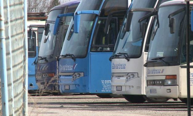 A Severtrans sofőrje rázárta az egyetemistákra a busz ajtaját és kihívta a rendőrséget