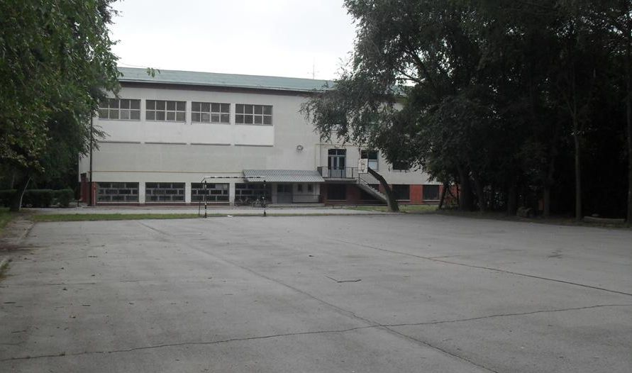 <span class="entry-title-primary">Zentai iskolák szétválása – miért most, ha húsz éven át nem tették meg?</span> <span class="entry-subtitle">Úgy néz ki, hogy a VMSZ a November 11-et átadja a Szerb Haladó Pártnak, míg az Emlékiskola sorsát a bizonytalanságba taszítja</span>