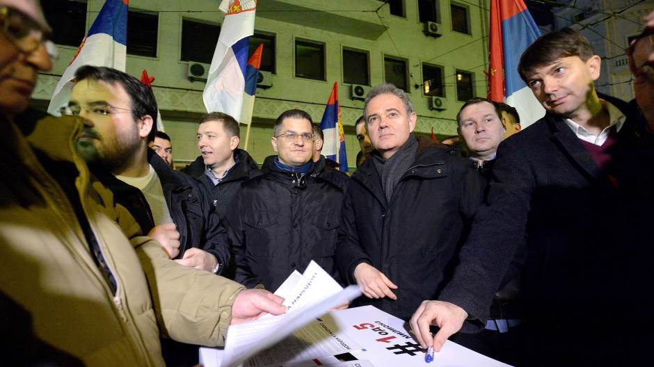 Április 13-án nagy tiltakozó megmozdulás Belgrádban