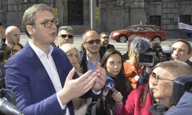 Vučić: A svájci frankban eladósodottak fejezzék be a tüntetést, az állam majd kitalálja, hogyan segíthet