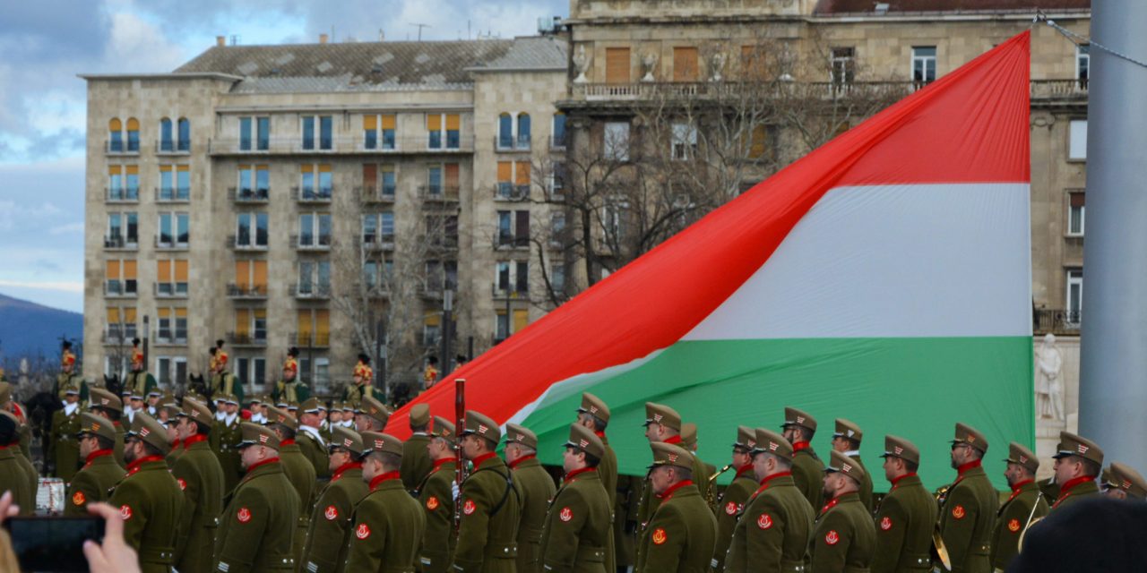 Március 15-i zászlófelvonás