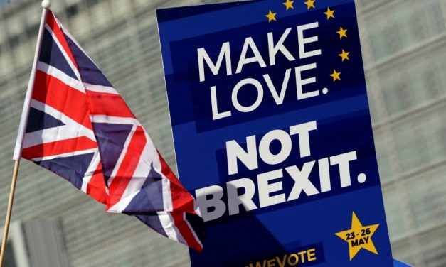 <span class="entry-title-primary">Több százezer ember követeli a Brexit leállítását</span> <span class="entry-subtitle">A brit külügyminiszter szerint ez lehetséges, de valószínűtlen</span>