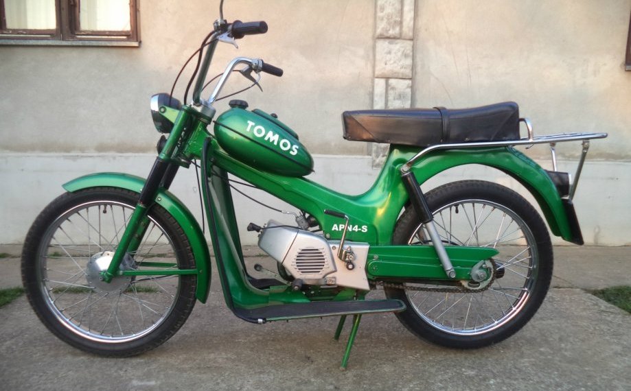 Április harmadikától érvényét veszti a segédmotoros kerékpárok és a traktorok tartós bejegyzése