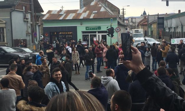 Országszerte tüntettek Romániában az autópályákért