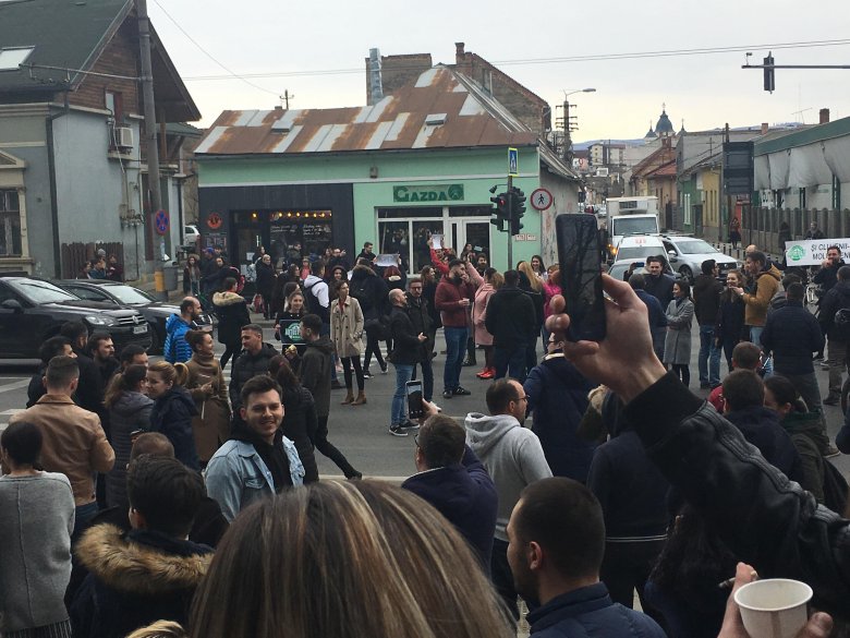 Országszerte tüntettek Romániában az autópályákért