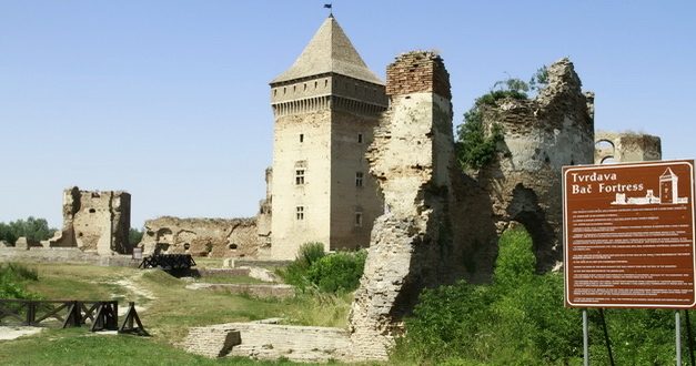 Bácson kiskorúak rongálták meg a vár díszvilágítását