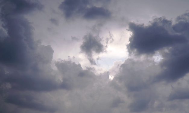 Porfelhő jelent meg felettünk