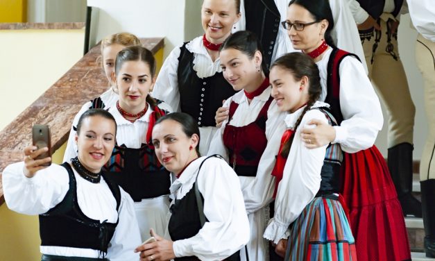 „A székelyek vegyenek részt népviseletben Ferenc pápa csíksomlyói miséjén”