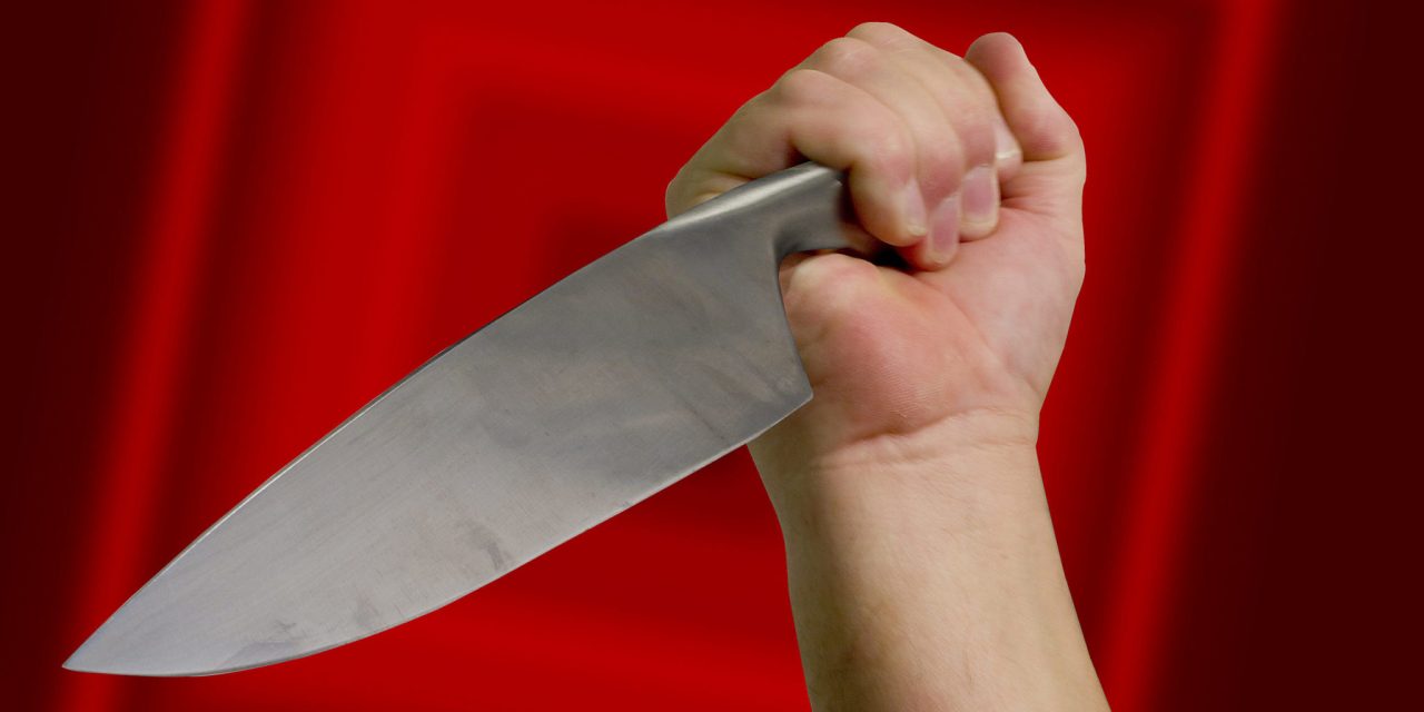 Topolya: Körözik a késes támadót