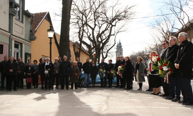 Szabadka: Megemlékezés a Népkörben (Fotógaléria)