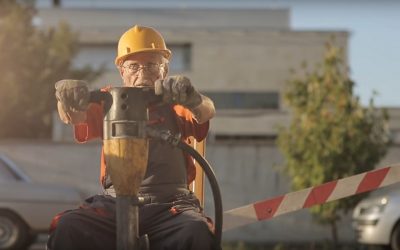 Nincs, aki dolgozzon, muszáj a nyugdíjasnak A nyugdíjasok nyugodtan dolgozhatnak tovább, akkor jár a nyugdíj és a fizetés is