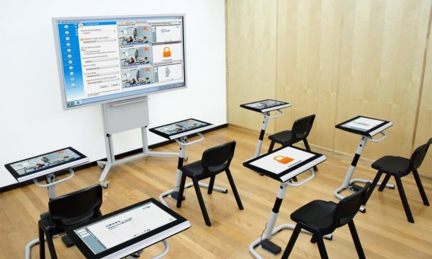 Őszre okos tantermekben, digitális tankönyvből tanulnak az elsős diákok