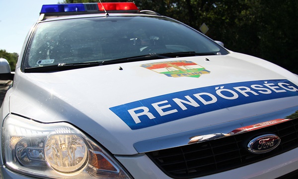 Szerb rendszámú kamionban bújtak meg az afgánok