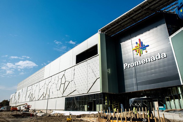 A tüntetők lezárták az újvidéki Promenada bevásárlóközpont előtti kereszteződést