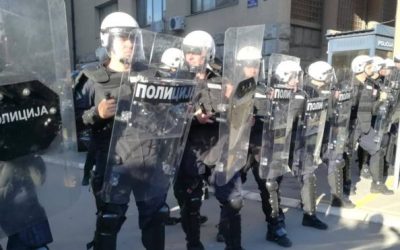 Nyolc órán át feszültek egymásnak a tüntetők Újvidéken