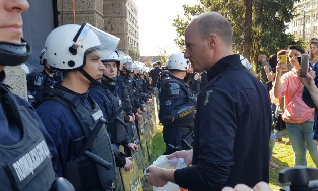 A rendőrség és a katonaság szakszervezete a nép pártján