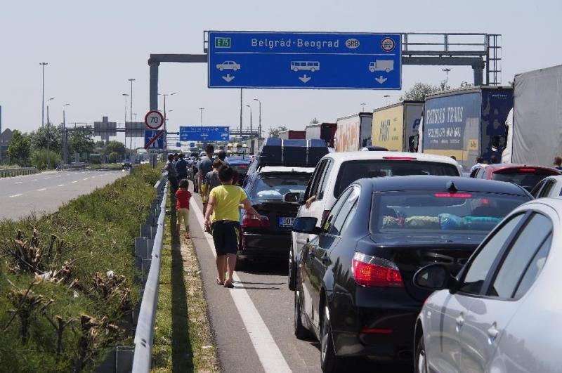 Ma is türelem kell a határátkeléshez