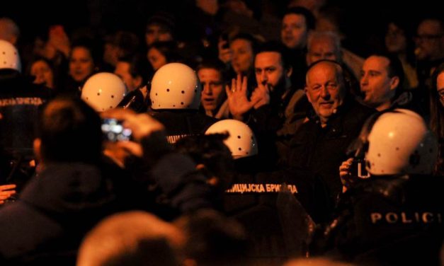 <span class="entry-title-primary">Brnabić: Nagyobb méretű összetűzéseket előzött meg a rendőrség összeszedettsége</span> <span class="entry-subtitle">Egy embert előállítottak, a belügyminiszter szerint eljárások várhatóak</span>